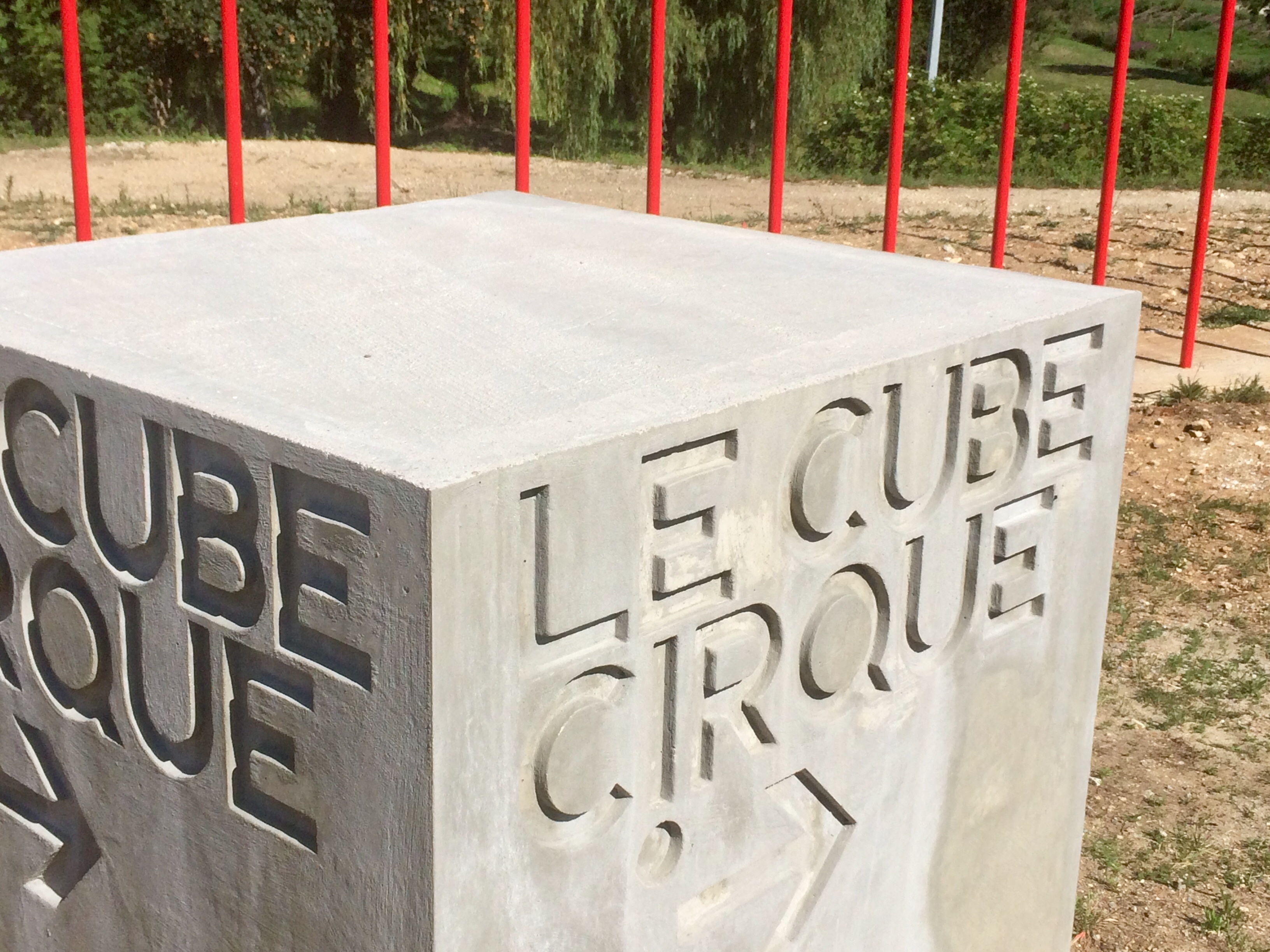 Cube Cirque béton